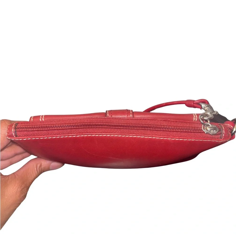 Coach SoHo Red Leather Wristlet/Clutch - Picture 10 of 13